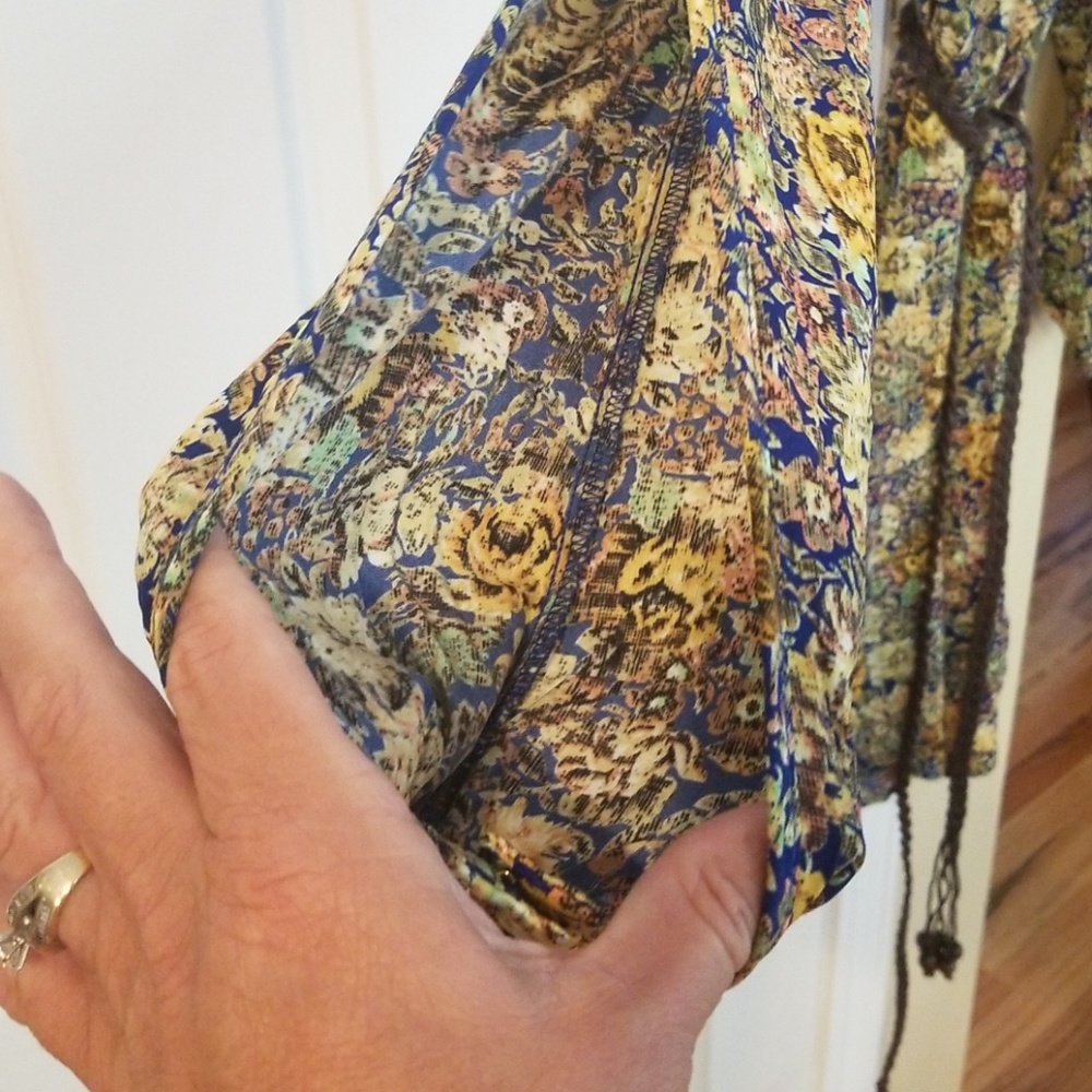 Dresses - Picture 5 of 6